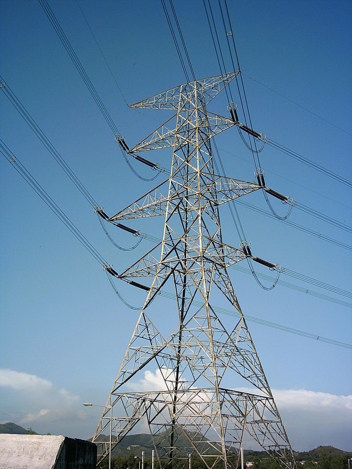 EVNCPC đảm bảo cung cấp điện ổn định trong dịp Giỗ Tổ Hùng Vương, Lễ 30/4 và 01/5 năm 2025